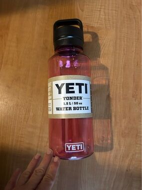 NEW Yeti Yonder 1.5 L 50 oz Water Bottle Pink